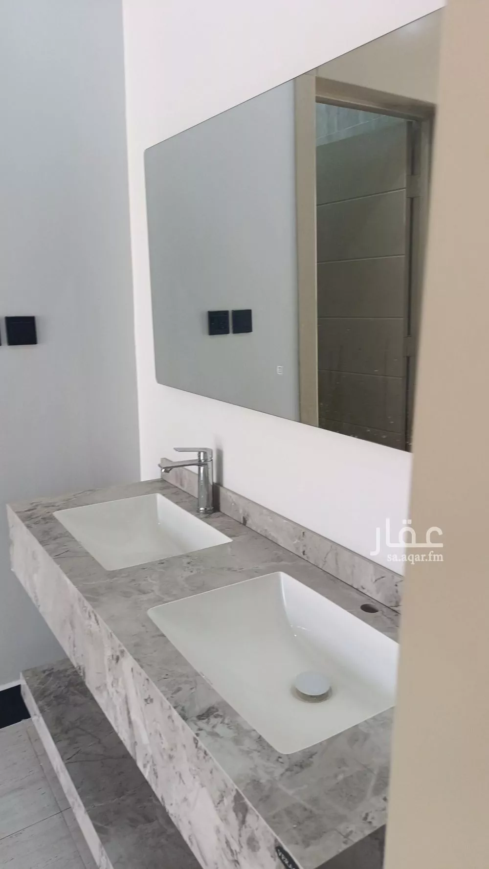 فيلا 5 غرف في عكاظ 3