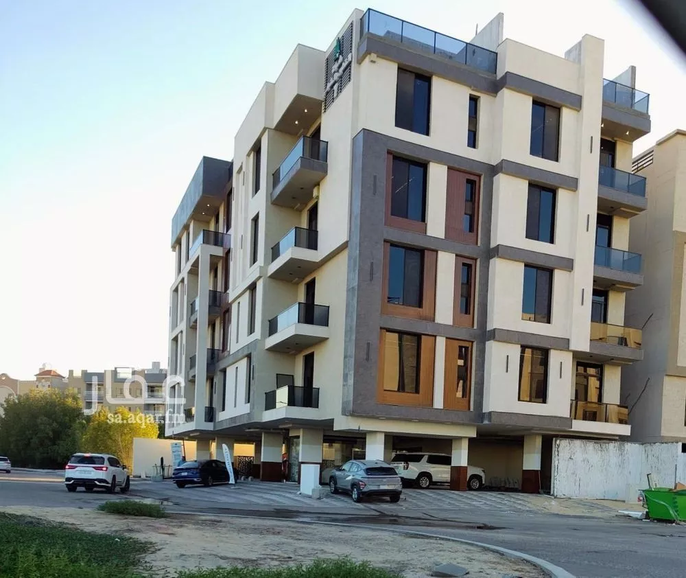 شقة 7 غرف في الحمرا