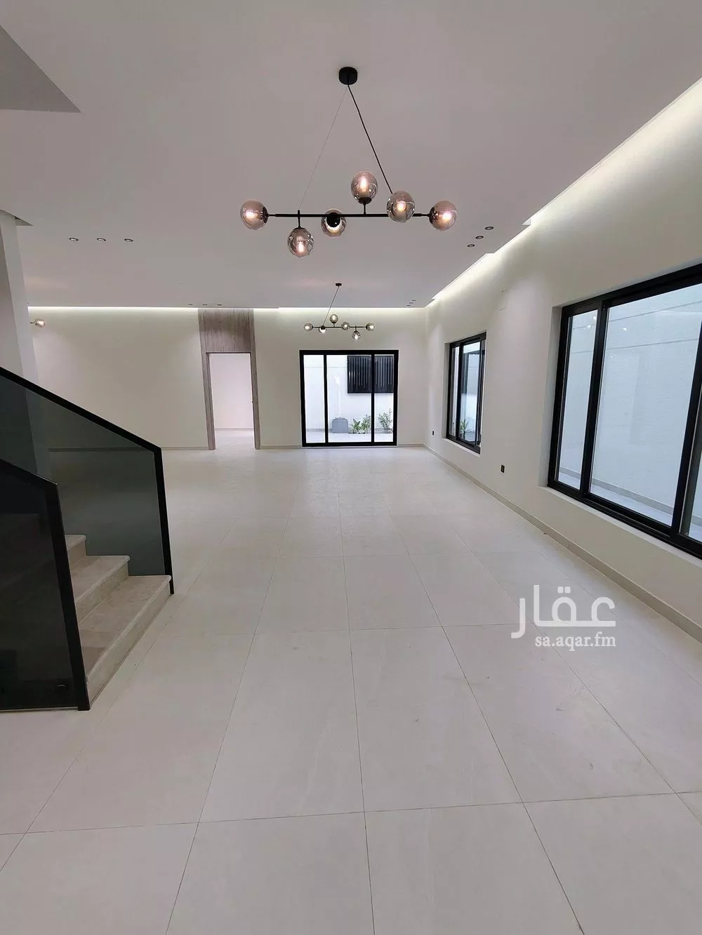 فيلا 8 غرف في الامواج 2