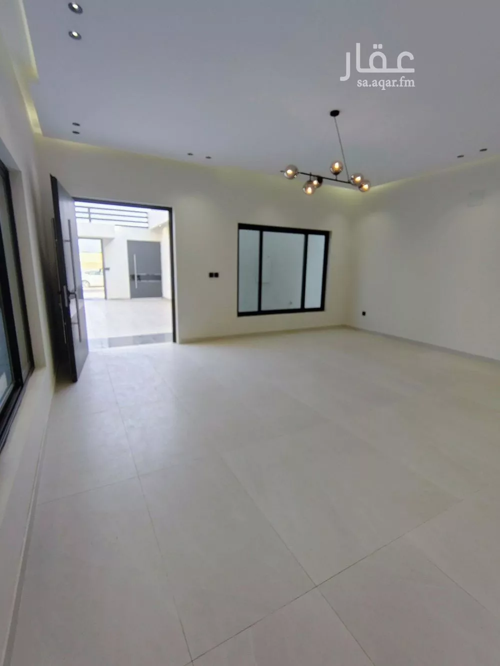 فيلا 8 غرف في الامواج 4