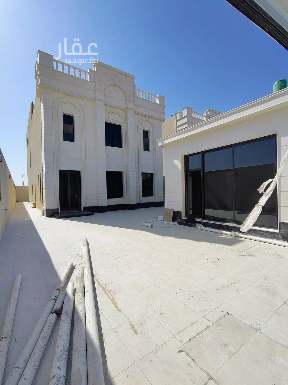 فيلا 8 غرف في العقيق 4