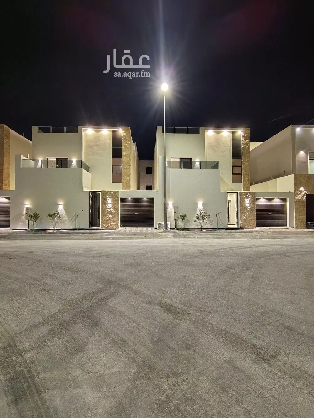 فيلا 8 غرف في الامواج 3