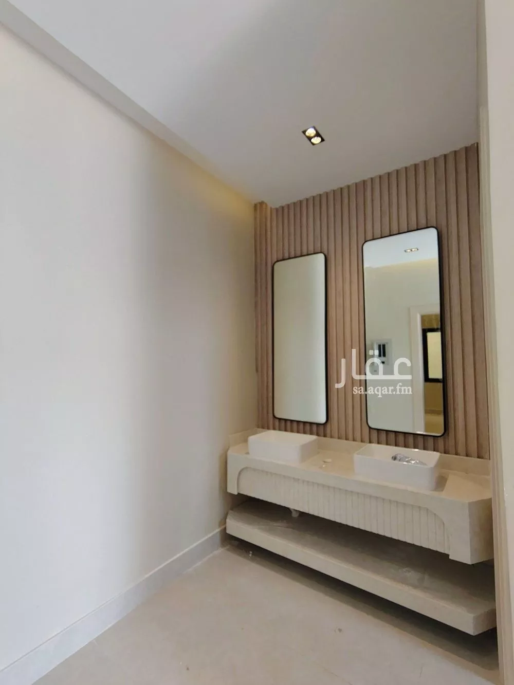 فيلا 8 غرف في الامواج 2