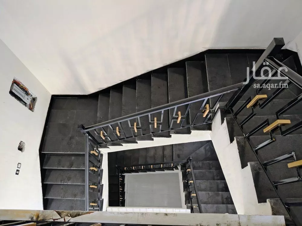 8 bedroom villa in As Sawari 4