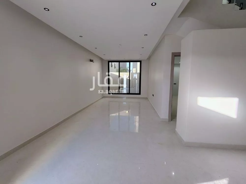 فيلا 8 غرف في الامواج 3