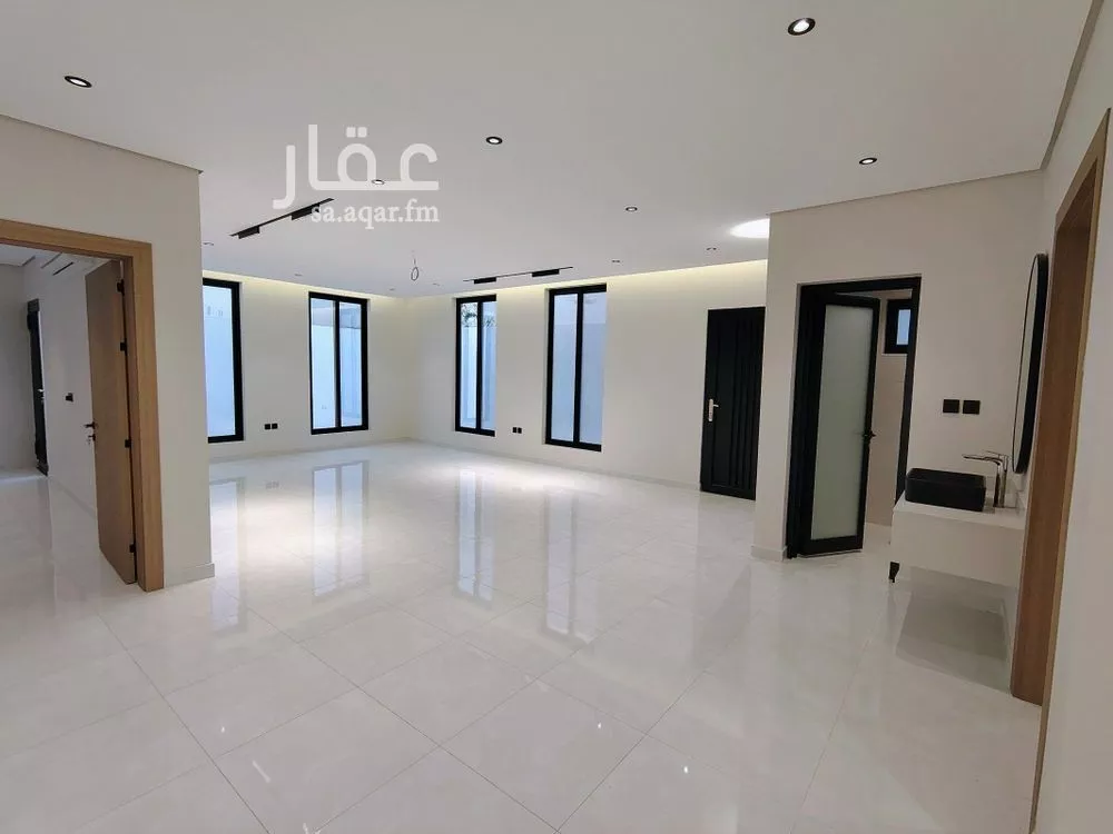 فيلا 8 غرف في الامواج 5