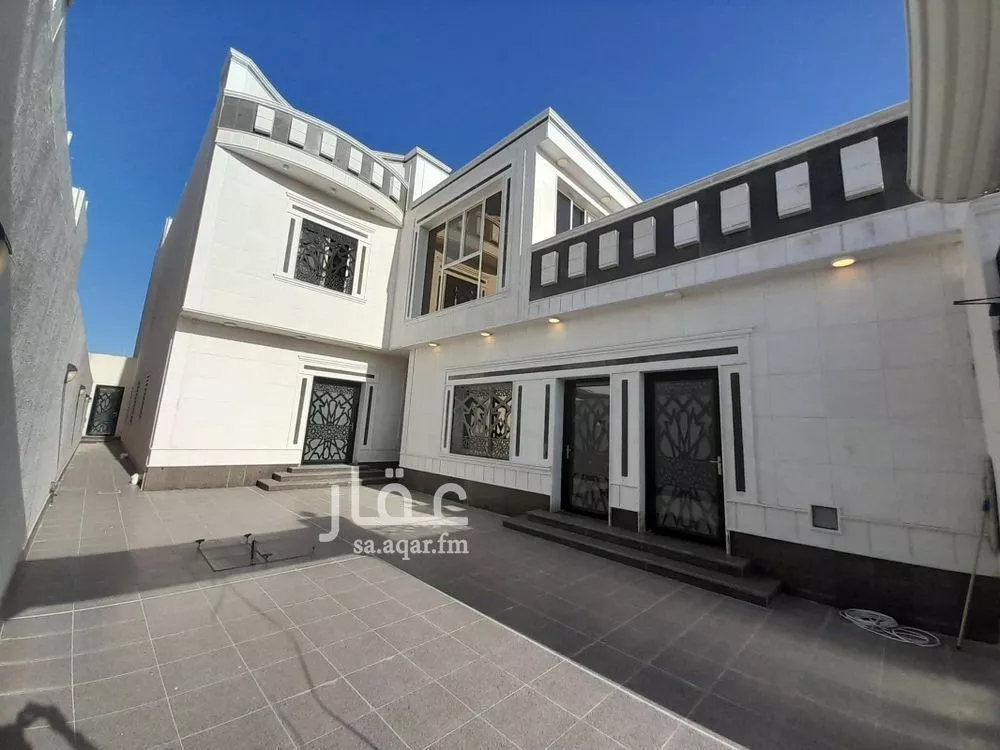 فيلا 8 غرف في الشراع 2