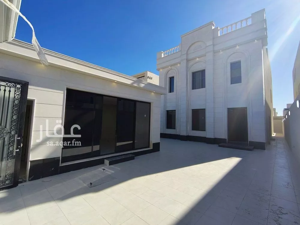 8 bedroom villa in Al Lulu 1
