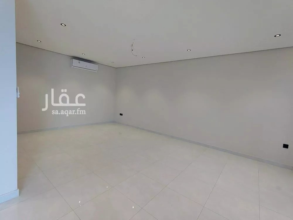 فيلا 8 غرف في الامواج 3