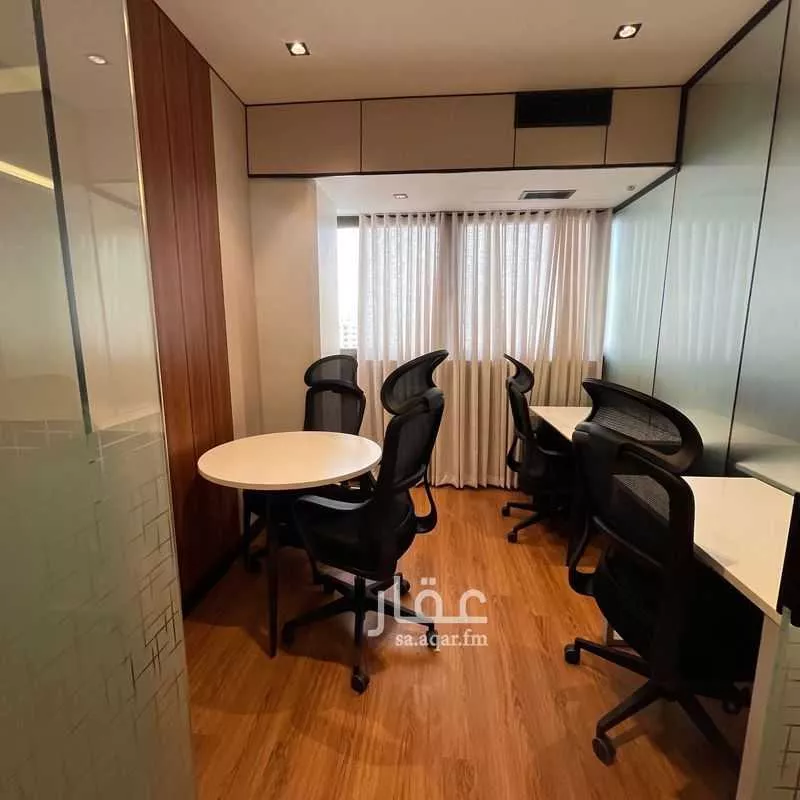 مكتب 250 م² في المربع 4
