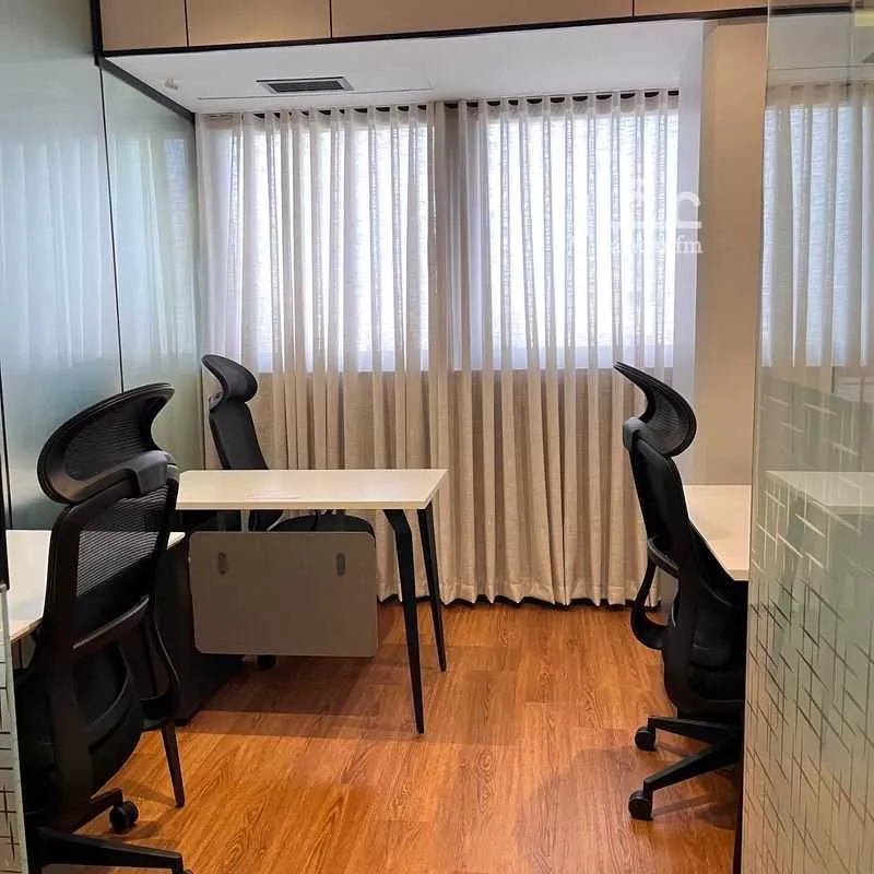 مكتب 250 م² في المربع 2