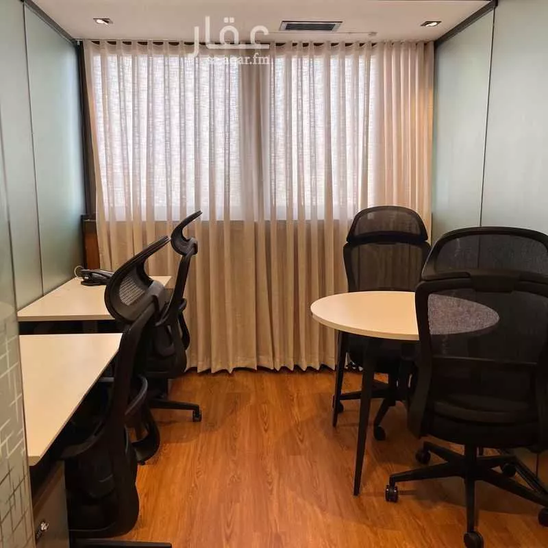 مكتب 250 م² في المربع 3