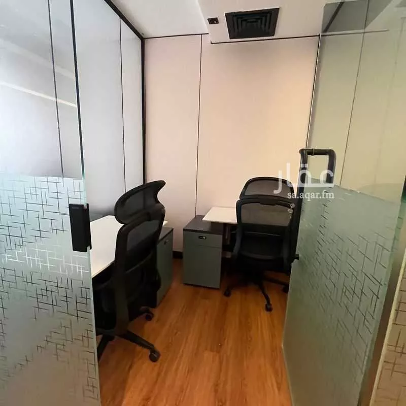 مكتب 250 م² في المربع 5