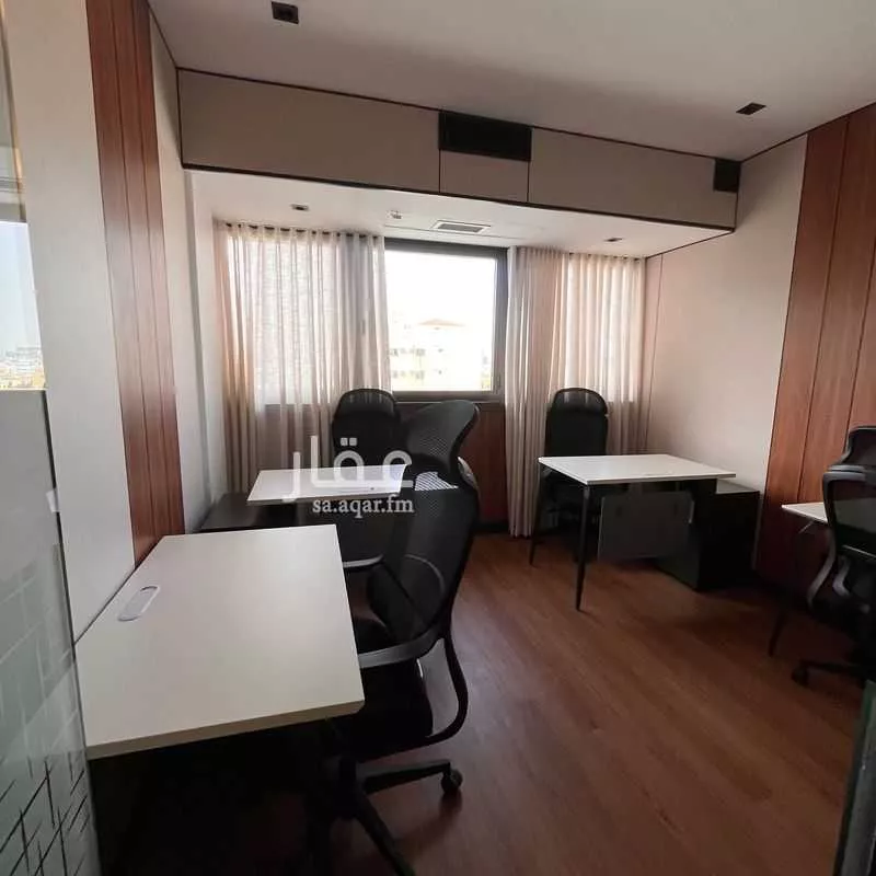 مكتب 250 م² في المربع 5