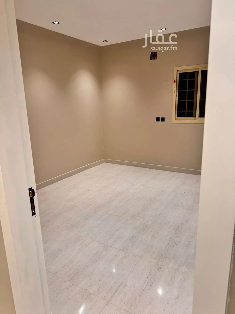 شقة 1 غرف في العقيق 4