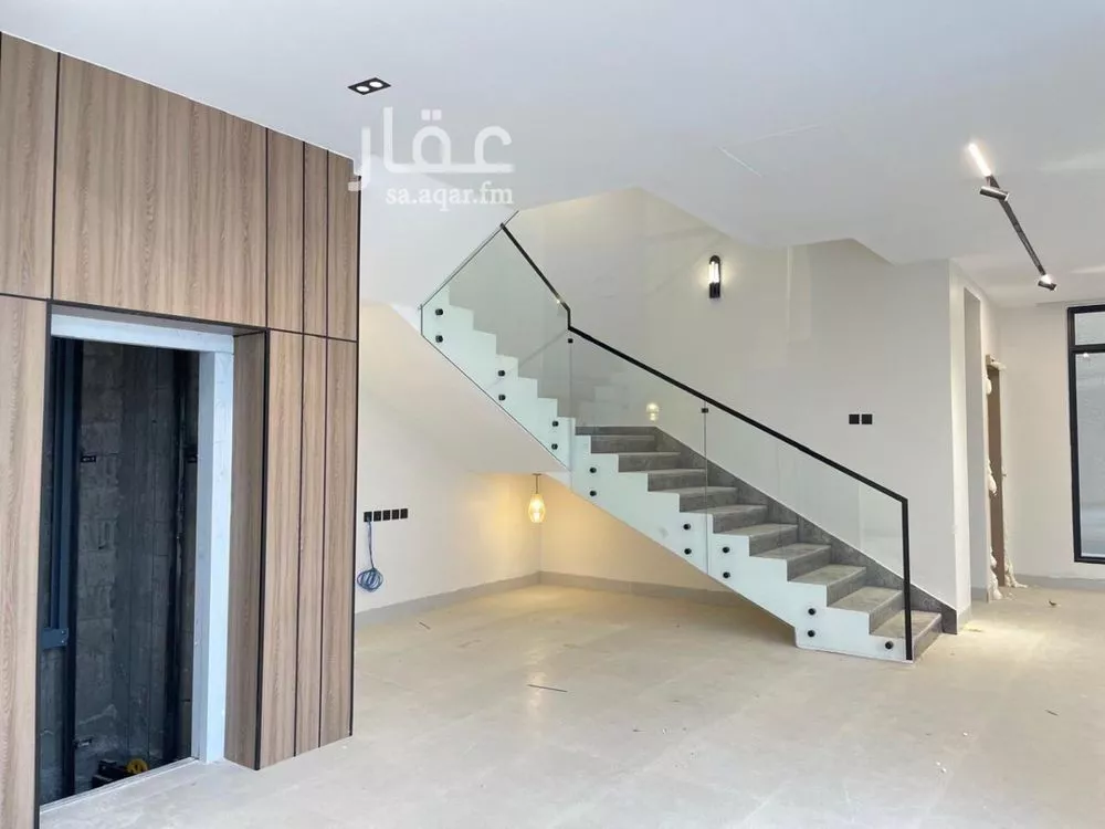 فيلا 7 غرف في المهدية 5