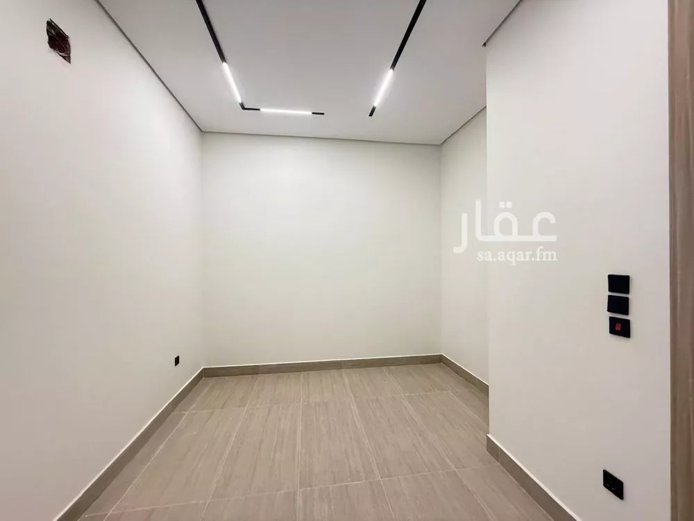 5 bedroom villa in Al Mahdiyyah 3