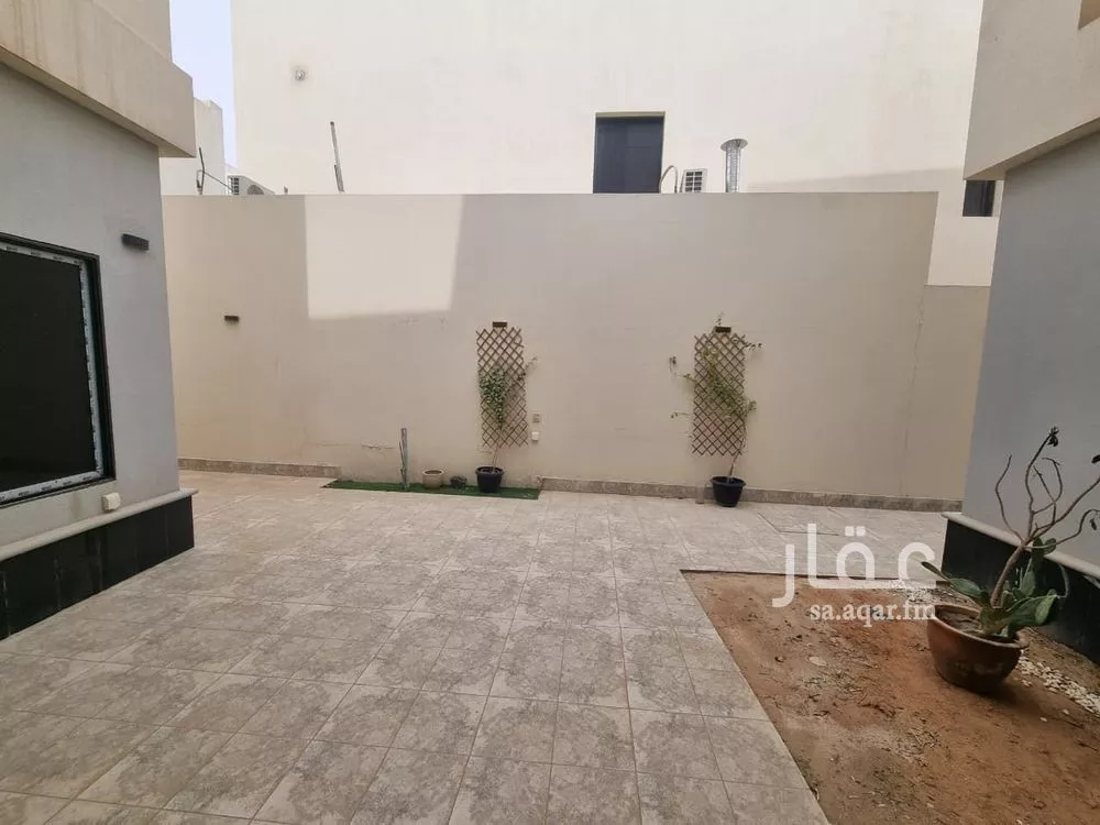 فيلا 4 غرف في الجنادرية 1