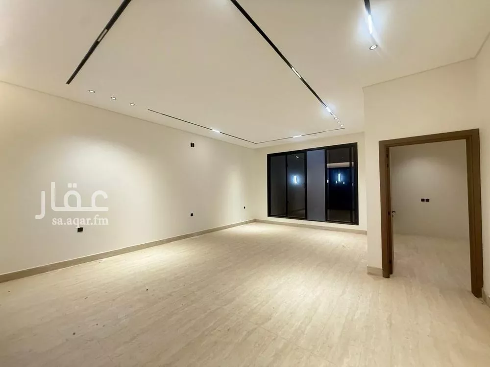 5 bedroom villa in Al Mahdiyyah 3