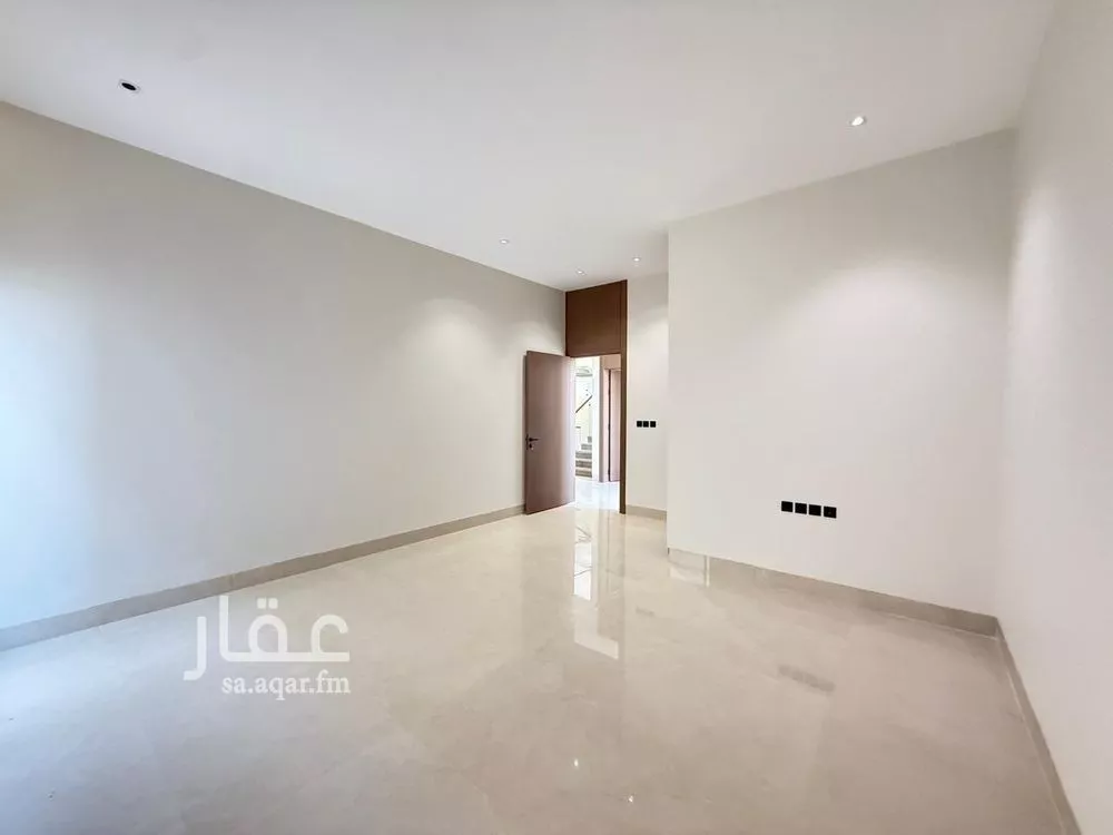 فيلا 6 غرف في المهدية 5