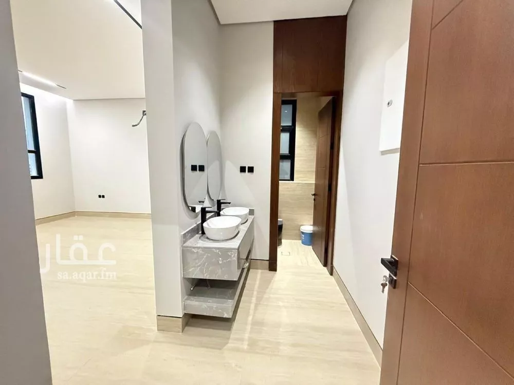 5 bedroom villa in Al Mahdiyyah 2