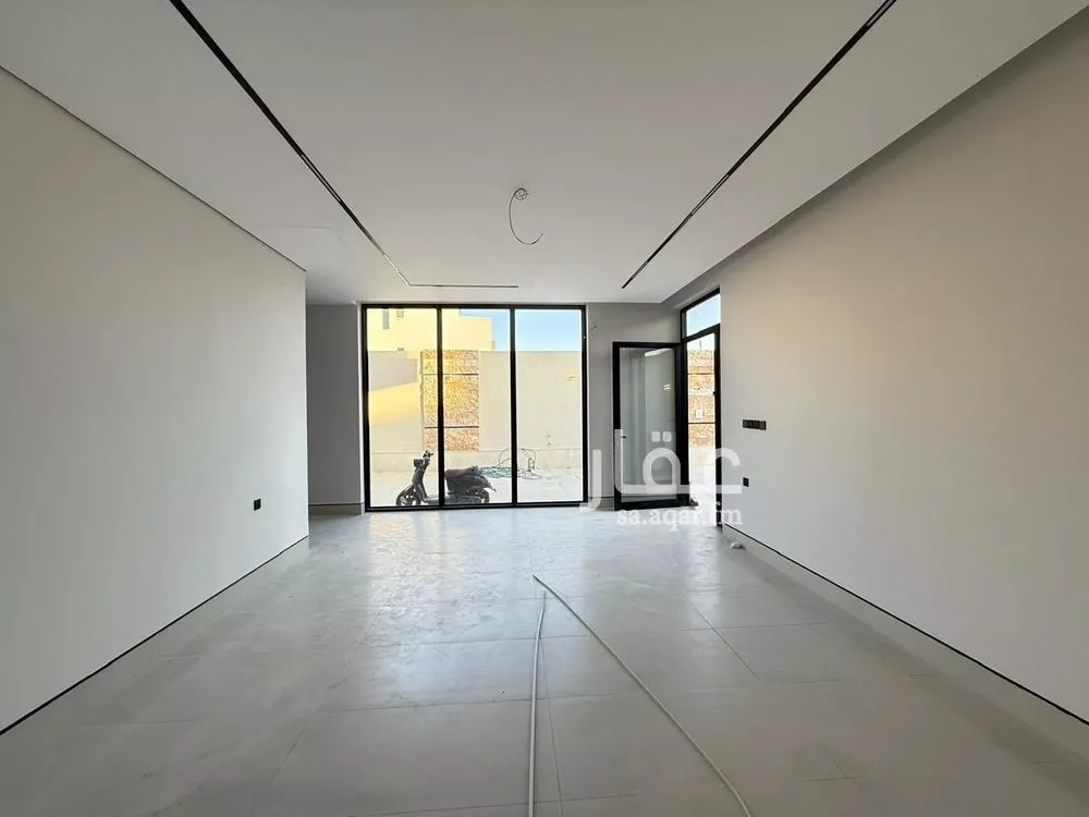 6 bedroom villa in Al Mahdiyyah 3