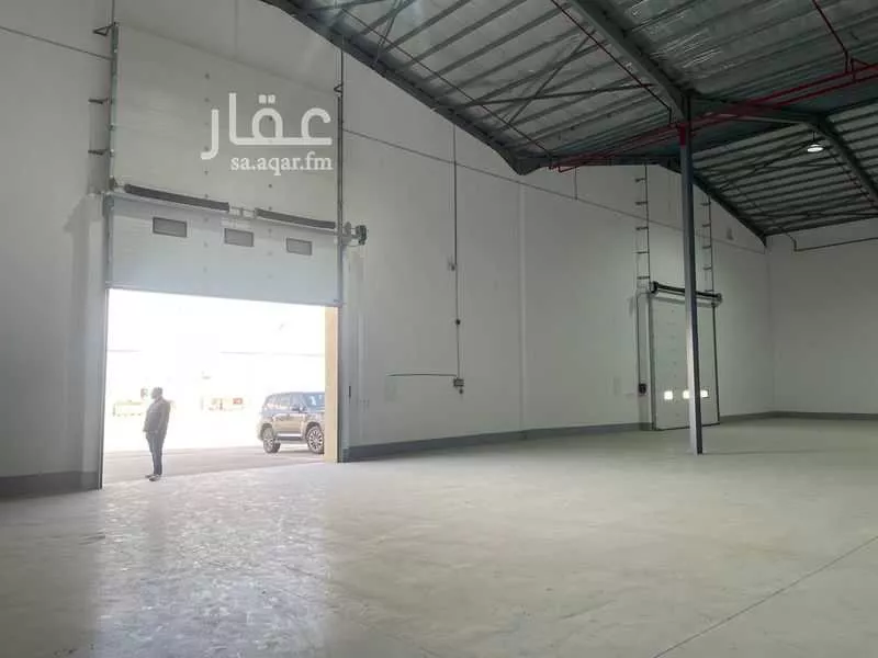 مستودع 1338 م² في السلي 2