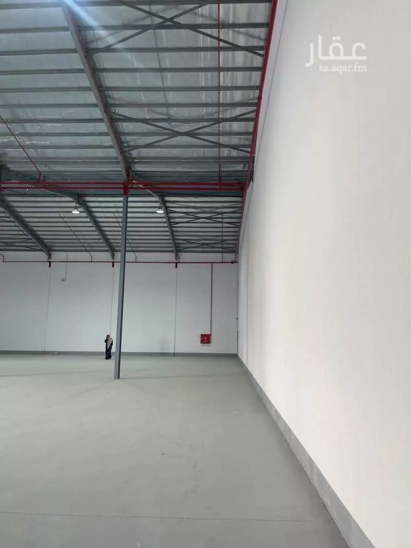 مستودع 1338 م² في السلي 5