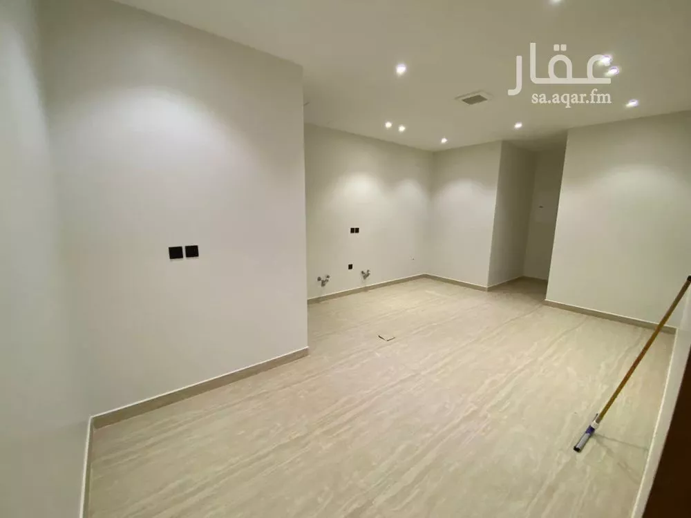 4 bedroom floor in Dhahrat Namar 4