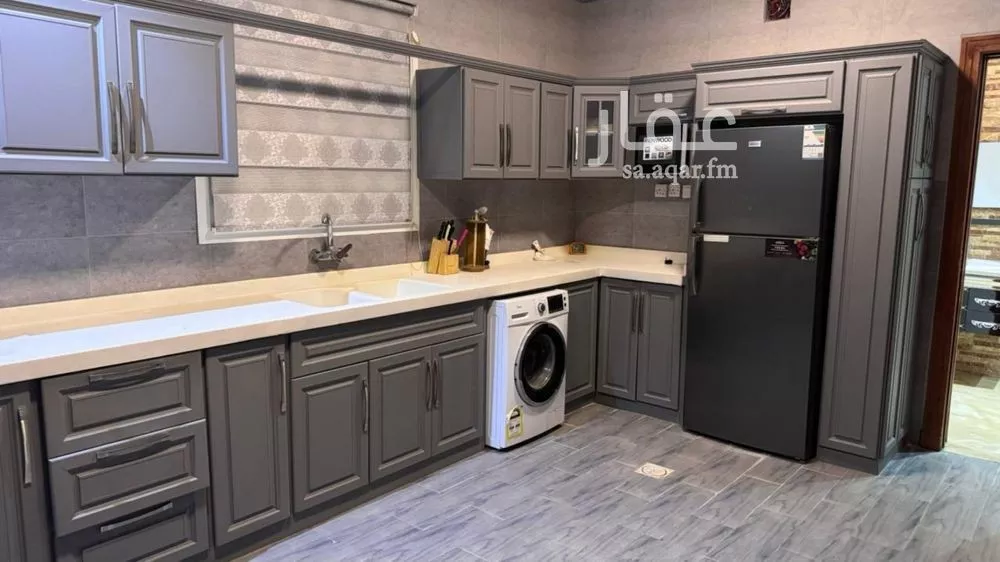 3 bedroom floor in Al Hazm 1