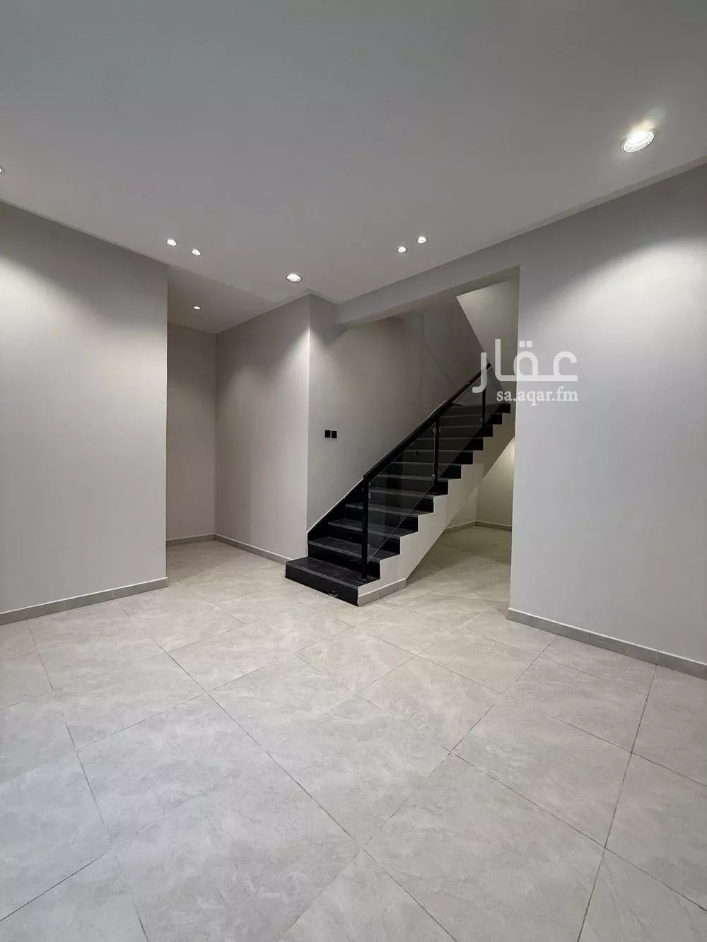 5 bedroom floor in Al Janadriyah 4