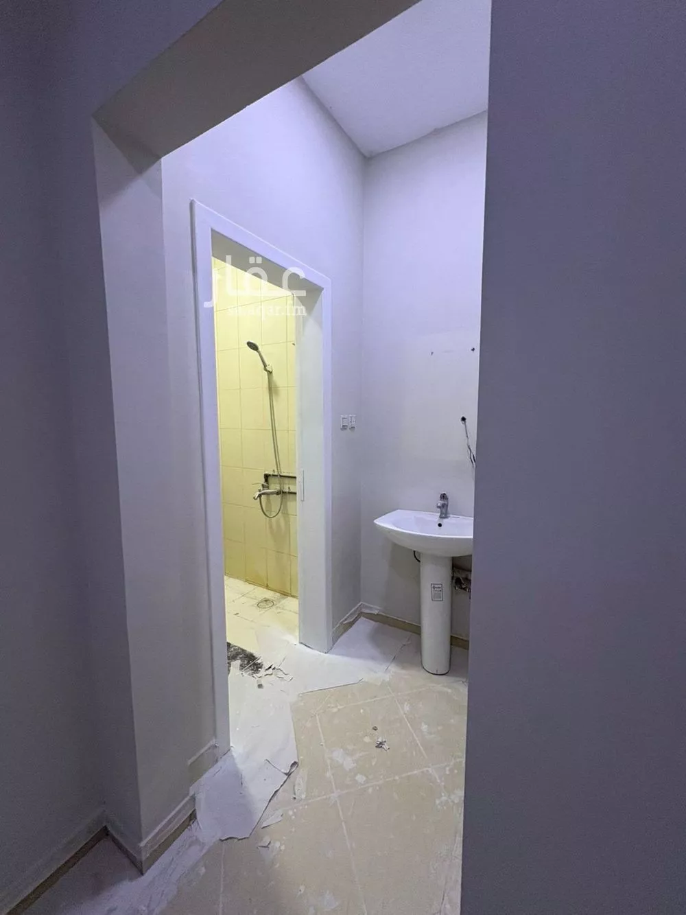 شقة 3 غرف في العقيق 5