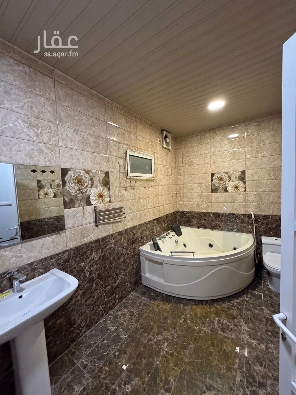 4 bedroom villa in Al Rakah Ash Shamaliyah, Eastern Province 12