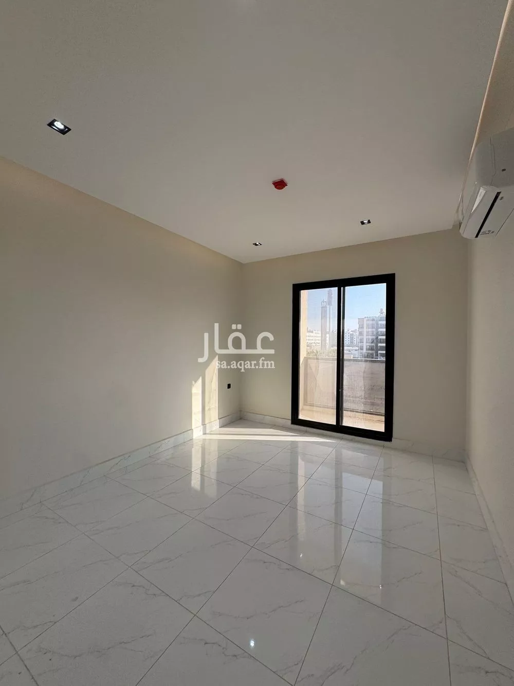 شقة 3 غرف في الحمرا 4