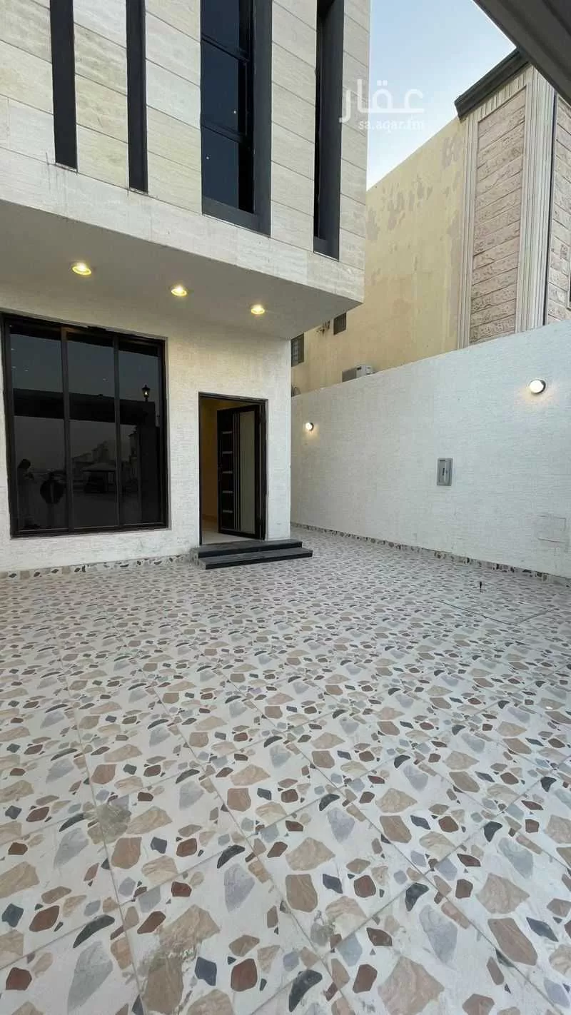 فيلا 5 غرف في ضاحية الملك فهد 2