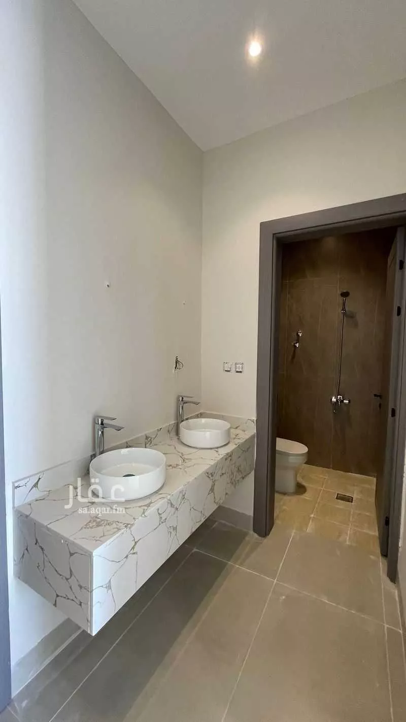 فيلا 5 غرف في الامواج 5