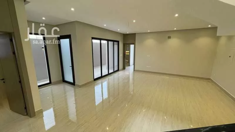 فيلا 5 غرف في ضاحية الملك فهد 3