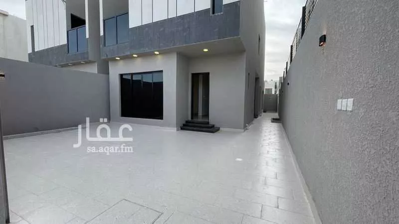 5 bedroom villa in Dahiat King Fahd 2
