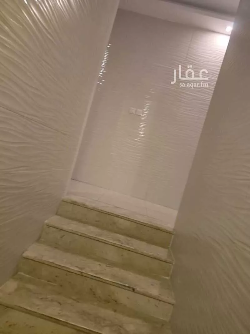 عمارة 325 م² في الثقبة 5