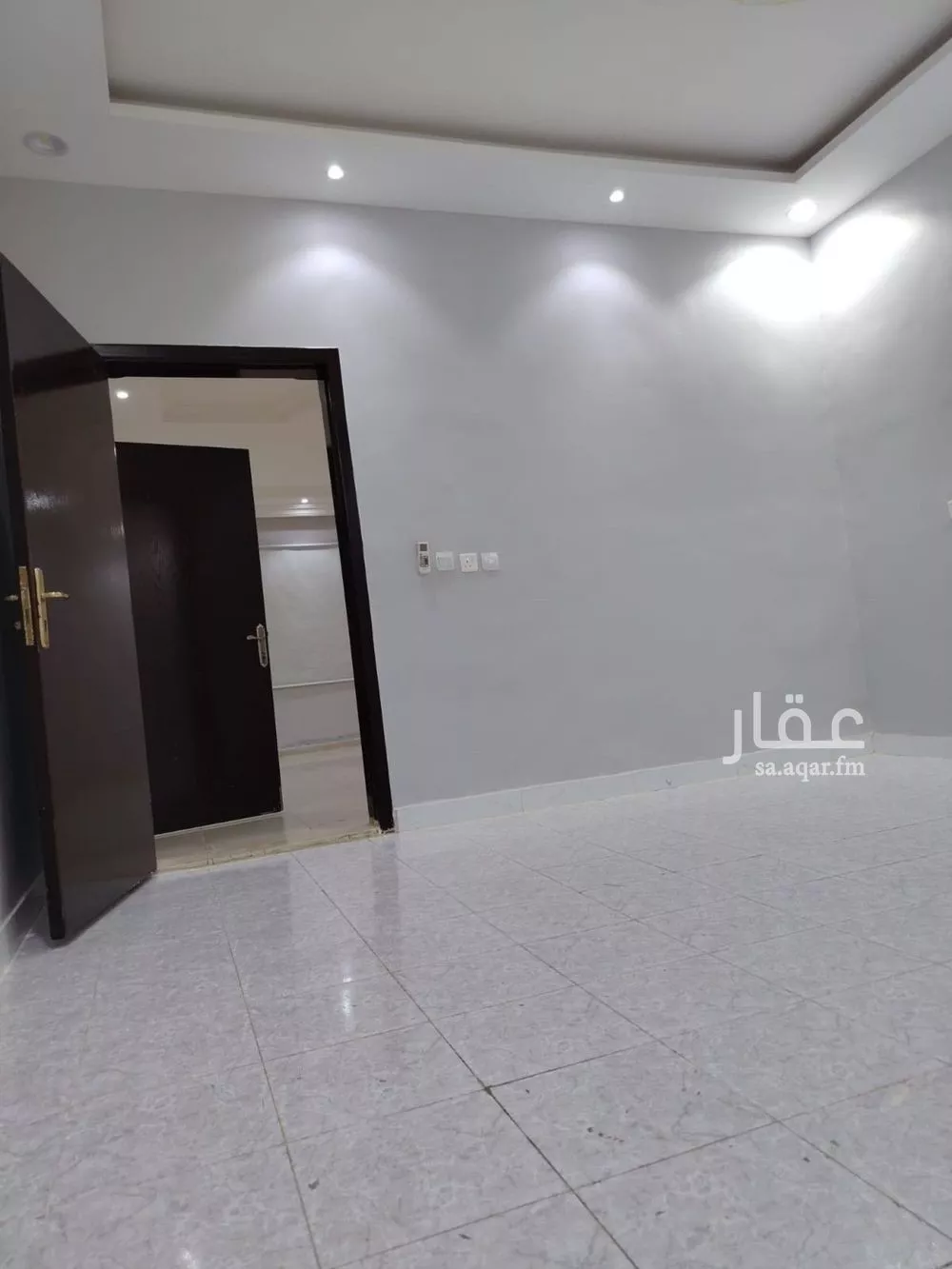 شقة 1 غرف في الملقا 5