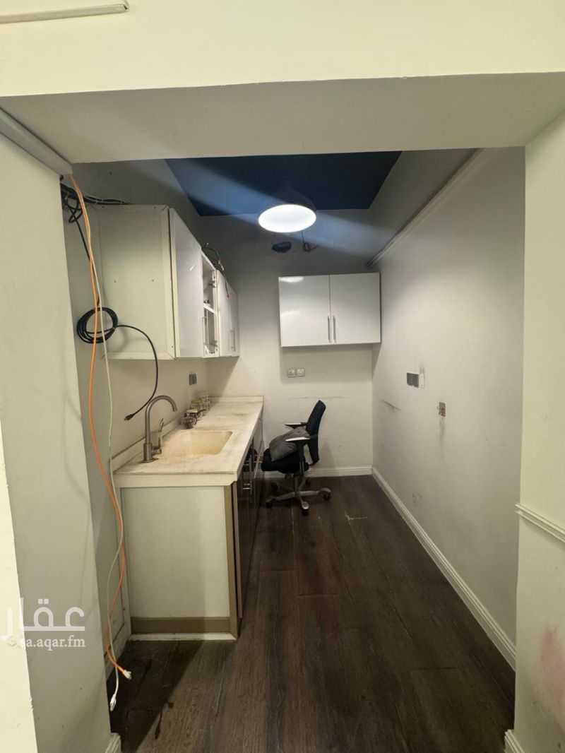 5 bedroom office in Al Wahah, Riyadh 6