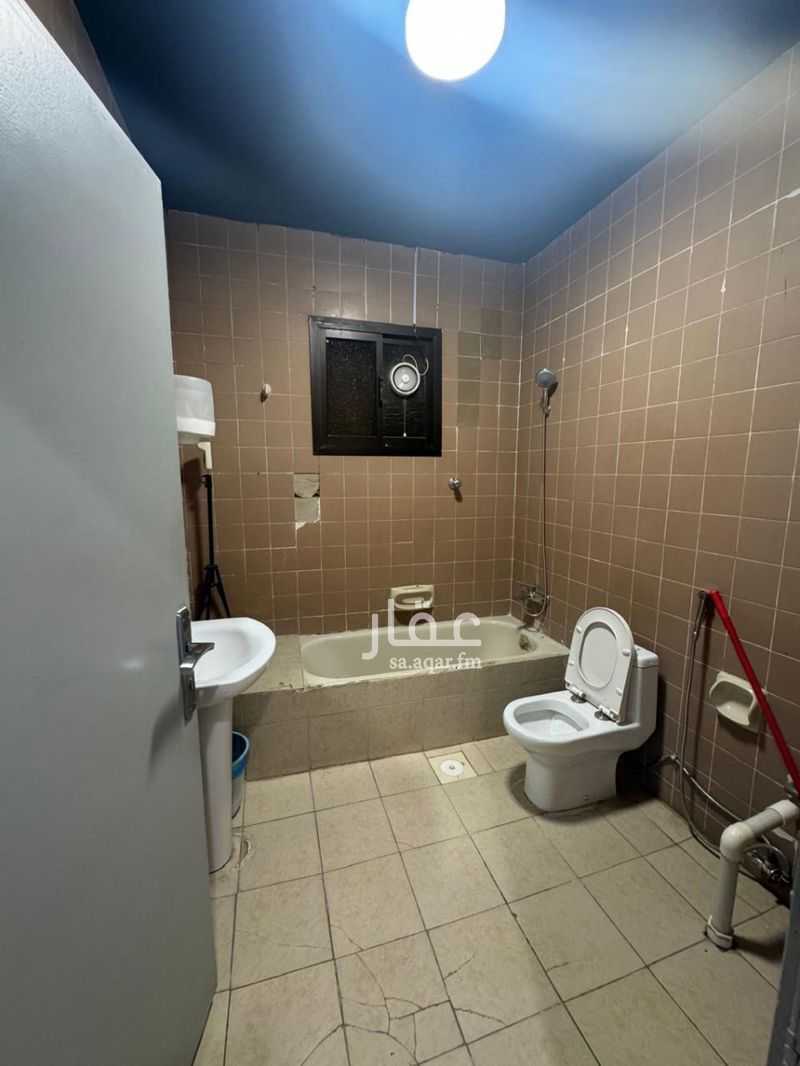5 bedroom office in Al Wahah, Riyadh 7