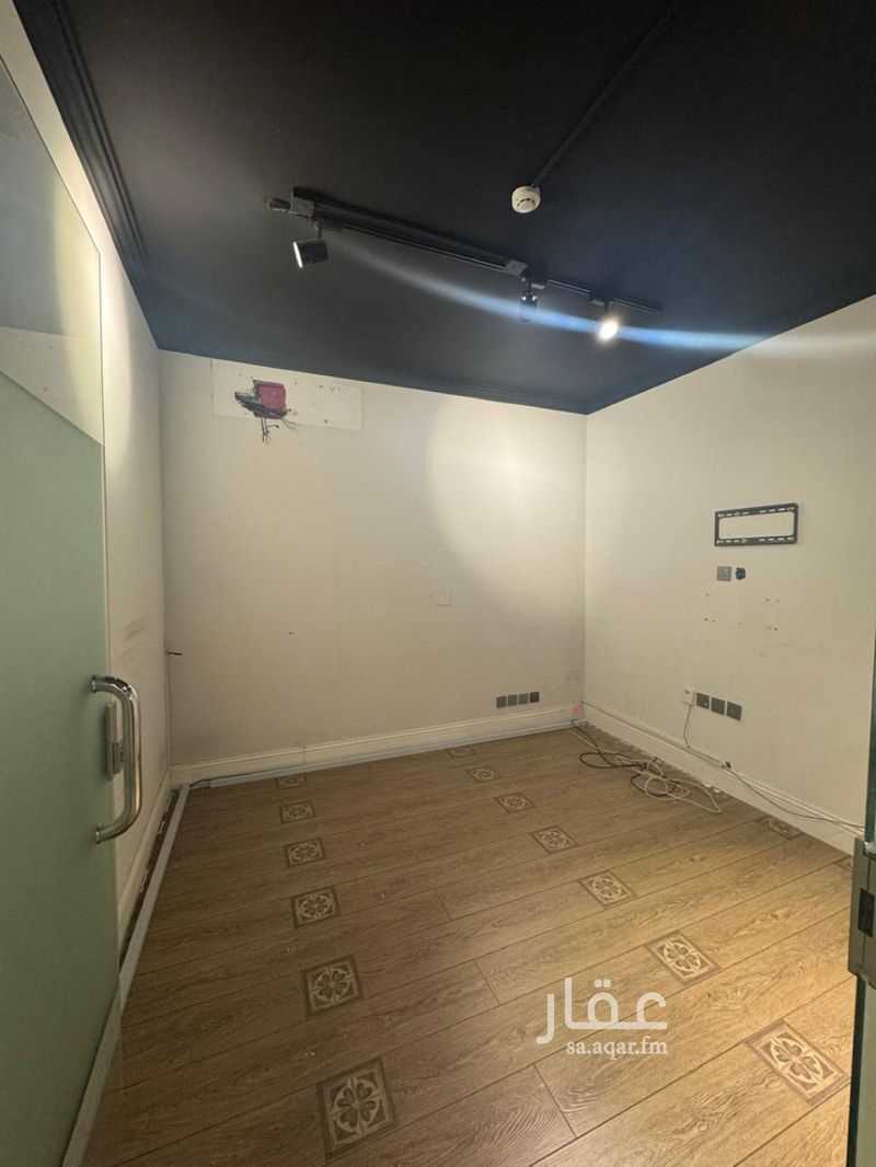 5 bedroom office in Al Wahah, Riyadh 5