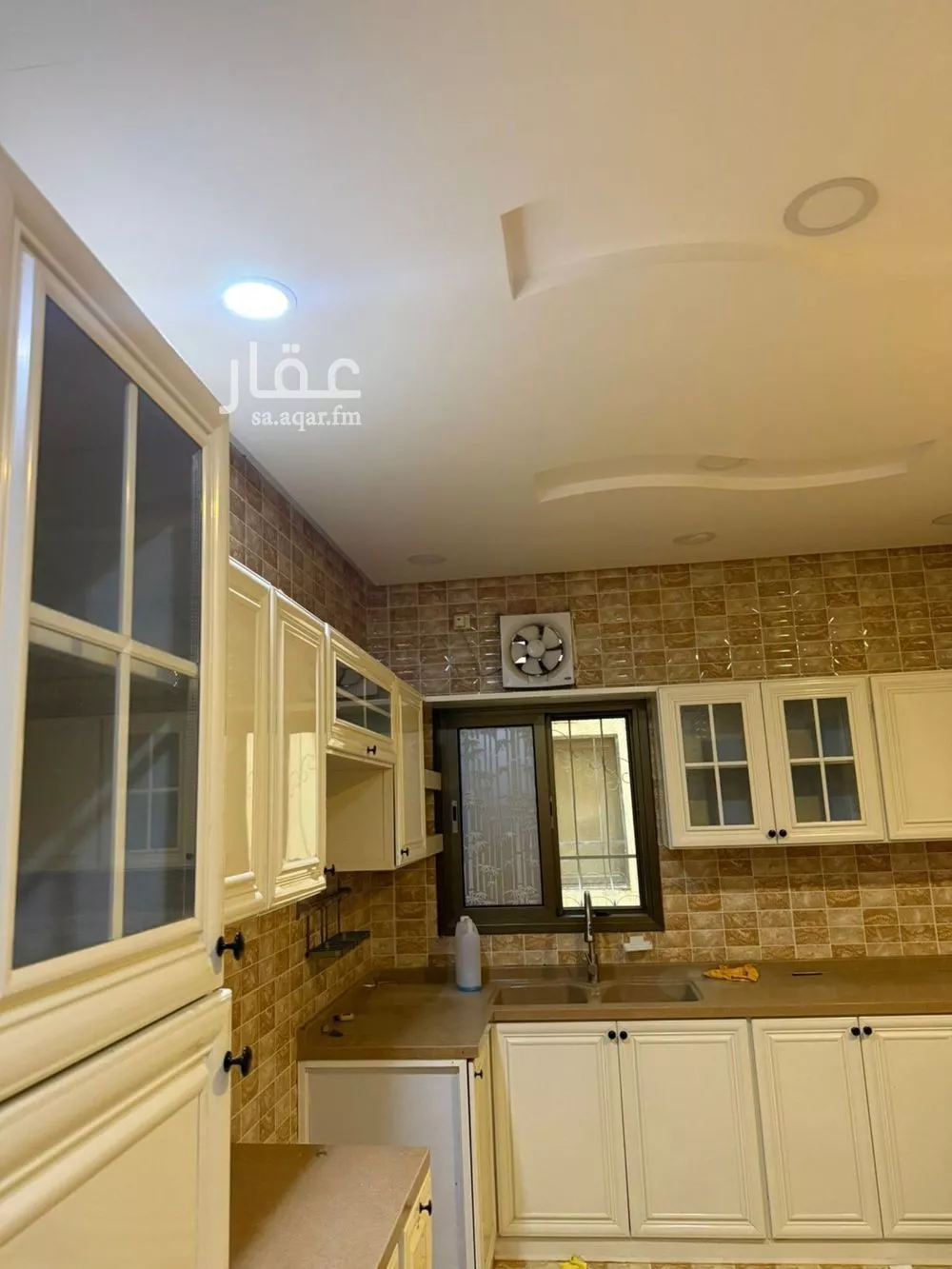 شقة 6 غرف في الروضة 4