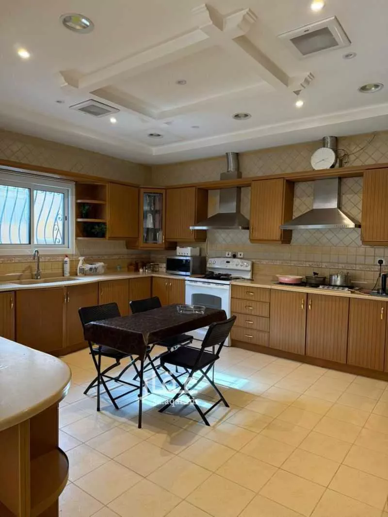 فيلا 8 غرف في الياسمين 4