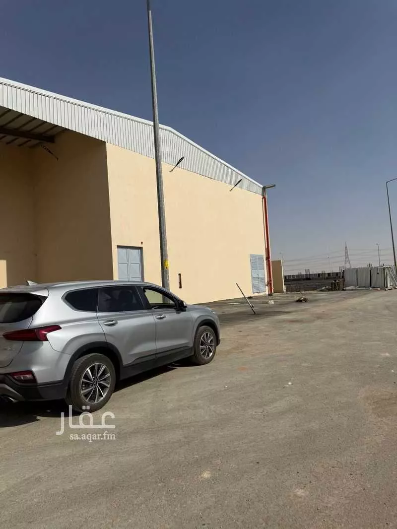 مستودع 1050 م² في النظيم 3