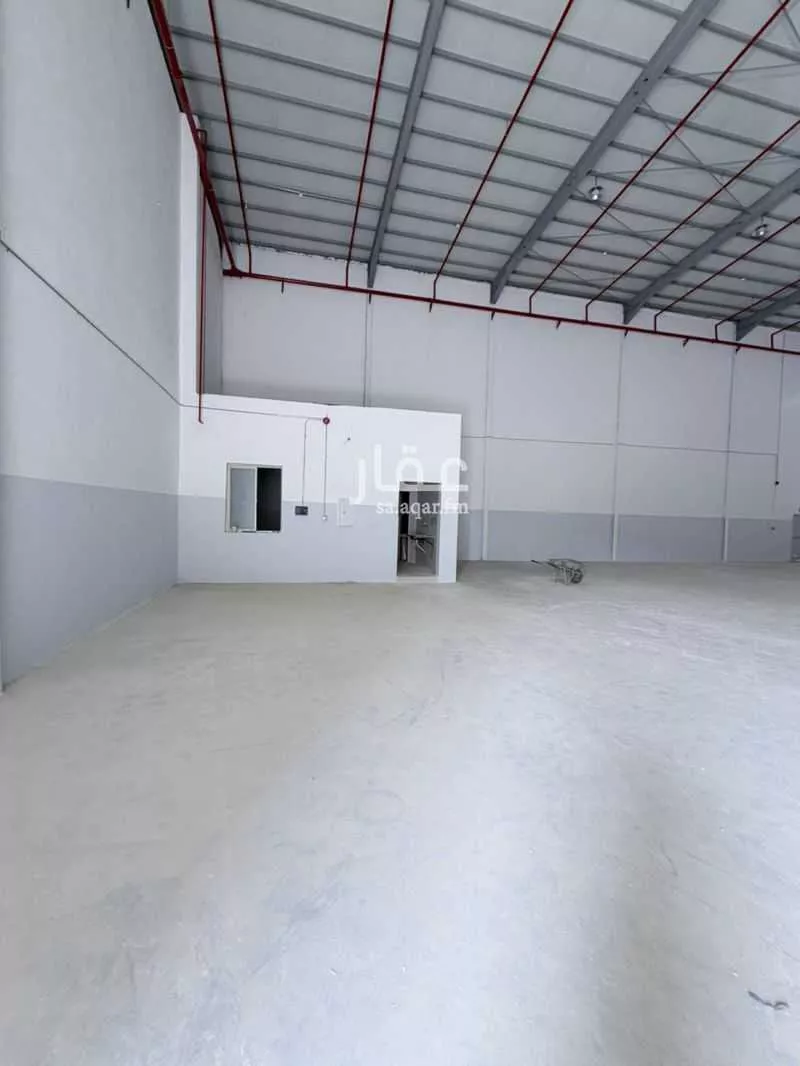 مستودع 1050 م² في النظيم 5