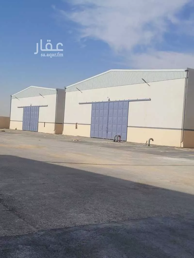 مستودع 900 م² في النظيم 5