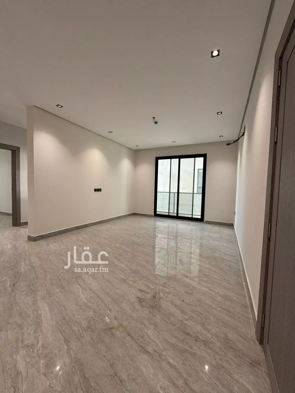 شقة 3 غرف في الحمرا 3