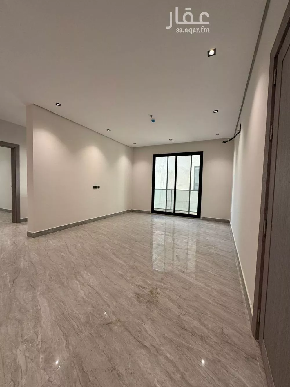 شقة 3 غرف في الحمرا 4